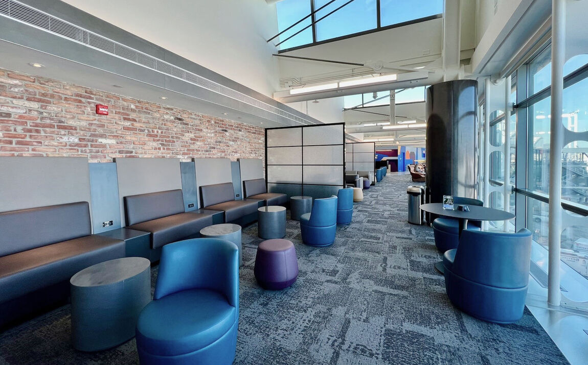 GM VSG LAMIMART United Airlines Lounge  GM VSG LAMIMART United Airlines Lounge