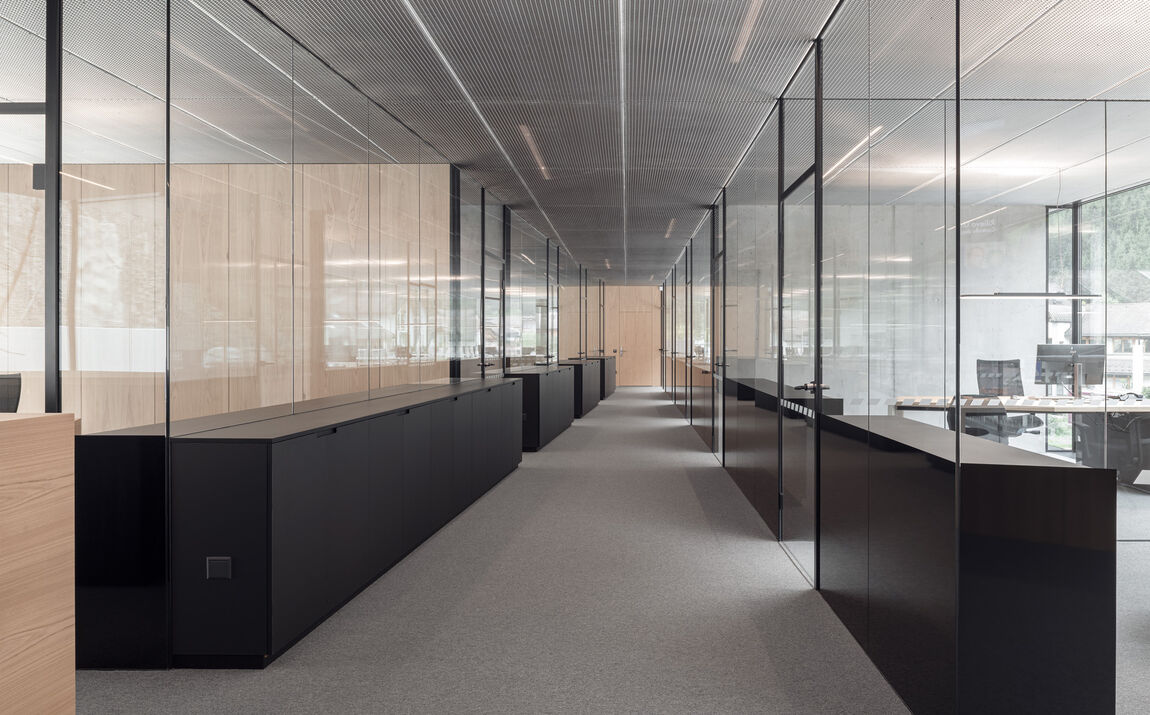 Bürogebäude mit GM Zargenprofile  Bürogebäude mit GM Zargenprofile