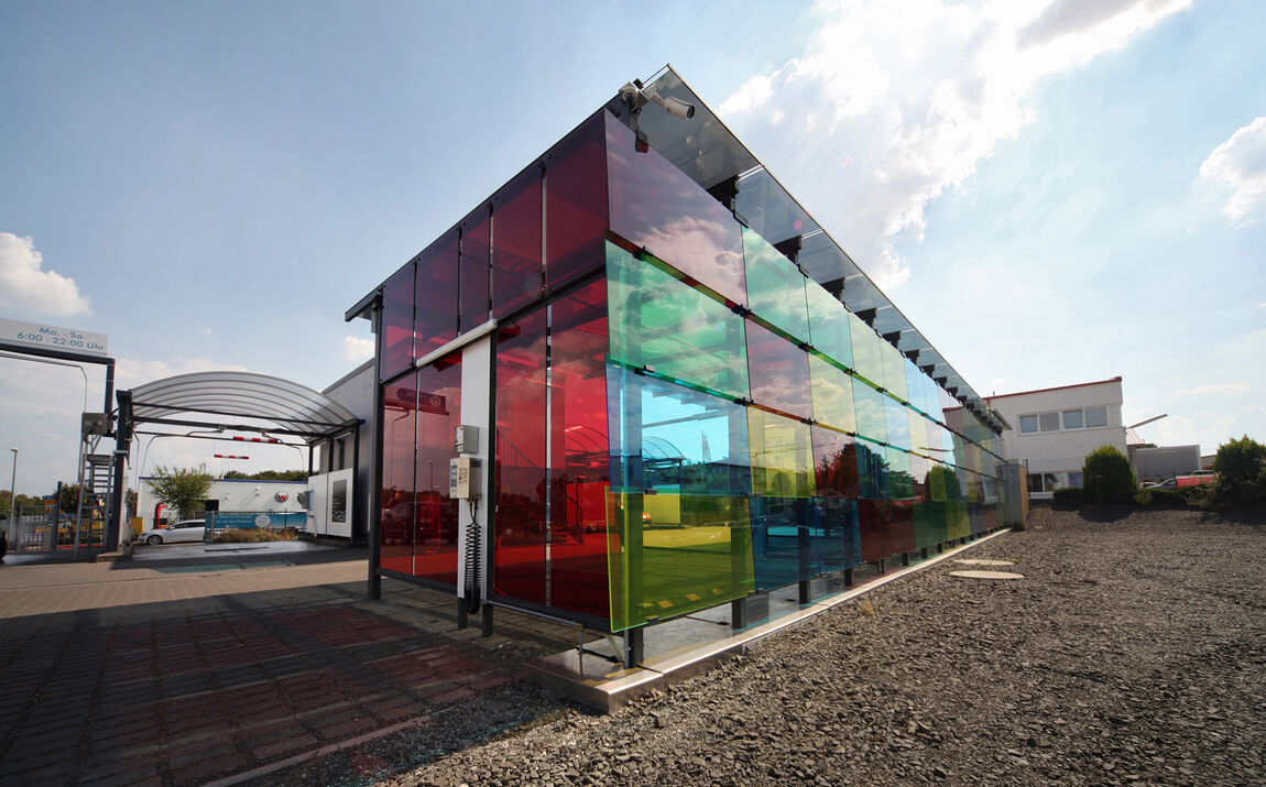 Überschuppte Glasfassade Überschuppte Glasfassade