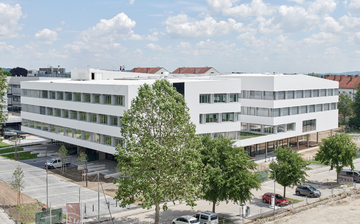 FH St. Pölten gesichert durch Glas Marte Glasgeländer