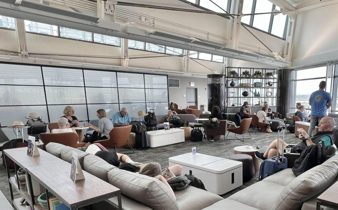 GM VSG LAMIMART United Airlines Lounge  GM VSG LAMIMART United Airlines Lounge