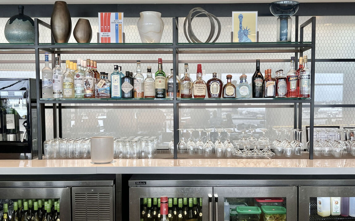 GM VSG LAMIMART United Airlines Lounge  GM VSG LAMIMART United Airlines Lounge