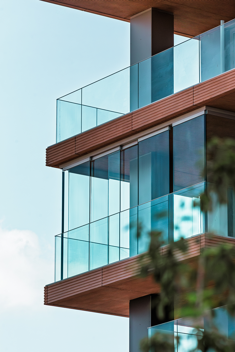 Glasgelaender_ GM RAILING_IneinemProfil_Gruenblick_wien-bildszene (98)