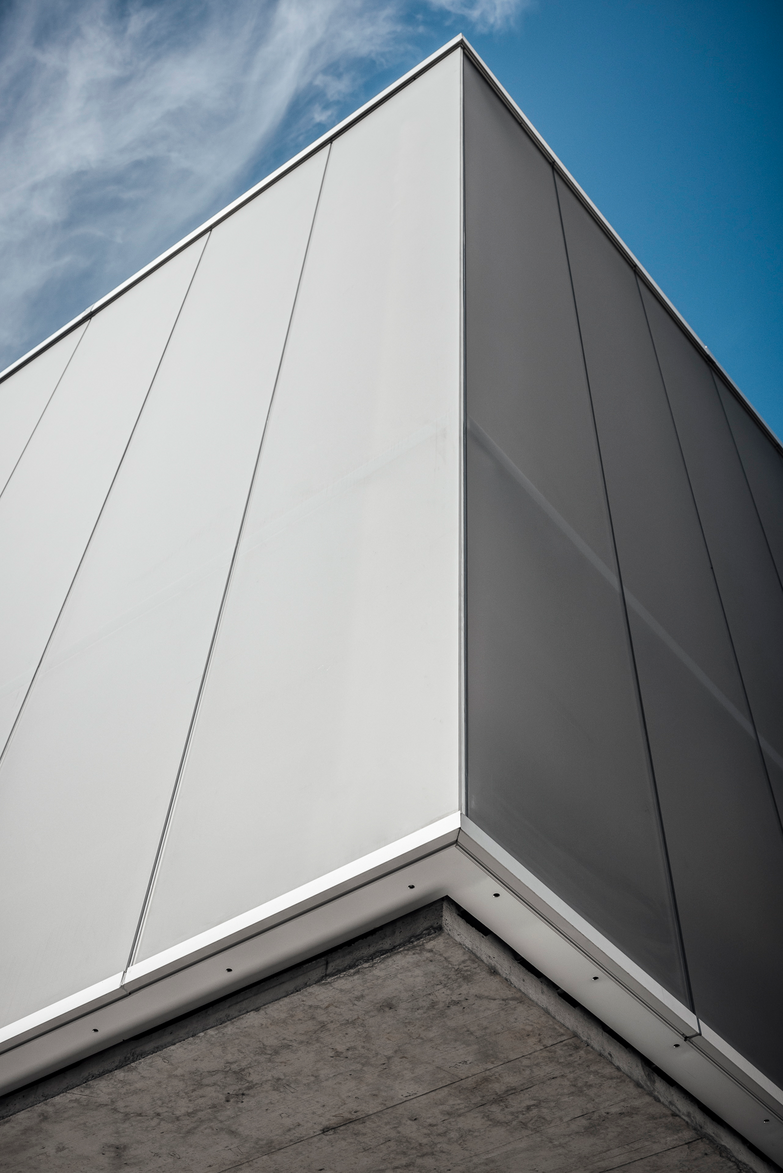 flachglas-gmsatinato-structuralglazing-fassade-reichshofstadion-lustenau-manuelpaul (34)