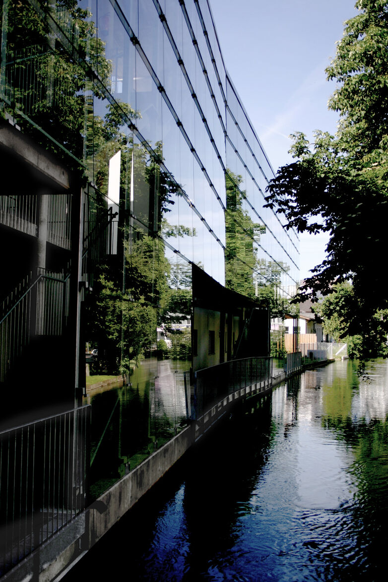 Fassade mit Schuppenverglasung