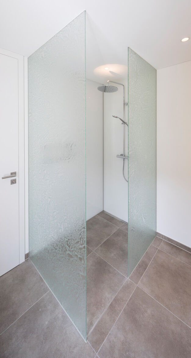 Ecklösung Glas-Dusche
