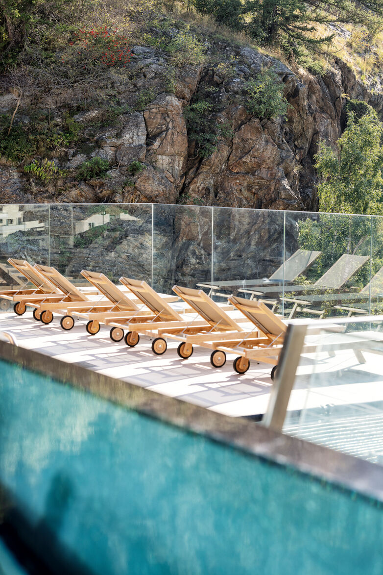 glasgelaender-gm railing uni-ganzglasgelaender poolverglasung-hotel-soelden-manuel paul(2)