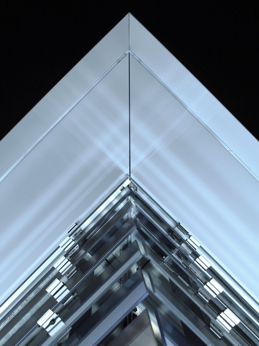 Überschuppte Glasfassade