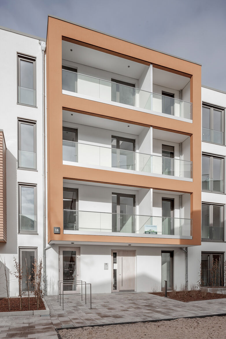 Die Balkone bieten dank Glas Marte Glasgeländern freien Ausblick.