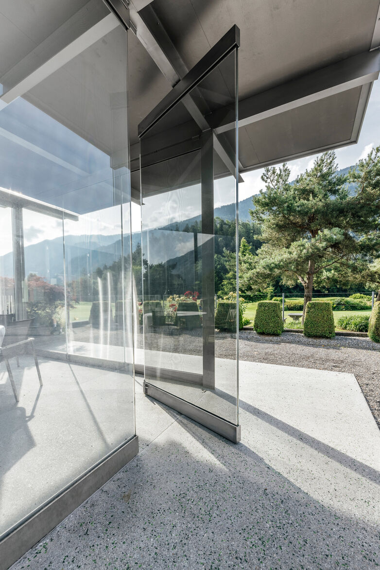 flachglas-gm lamimartex-metall im glas-golfplatz domat-domat ems-manuel paul(3)