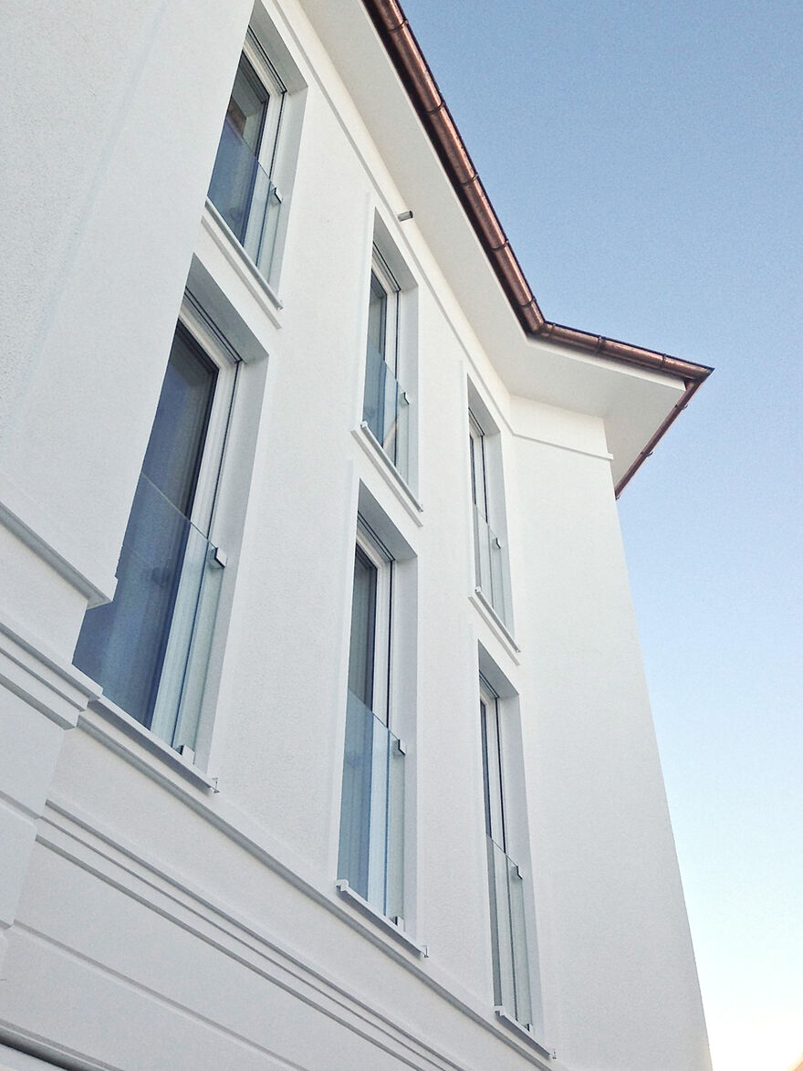 GM Windoorail frameless 