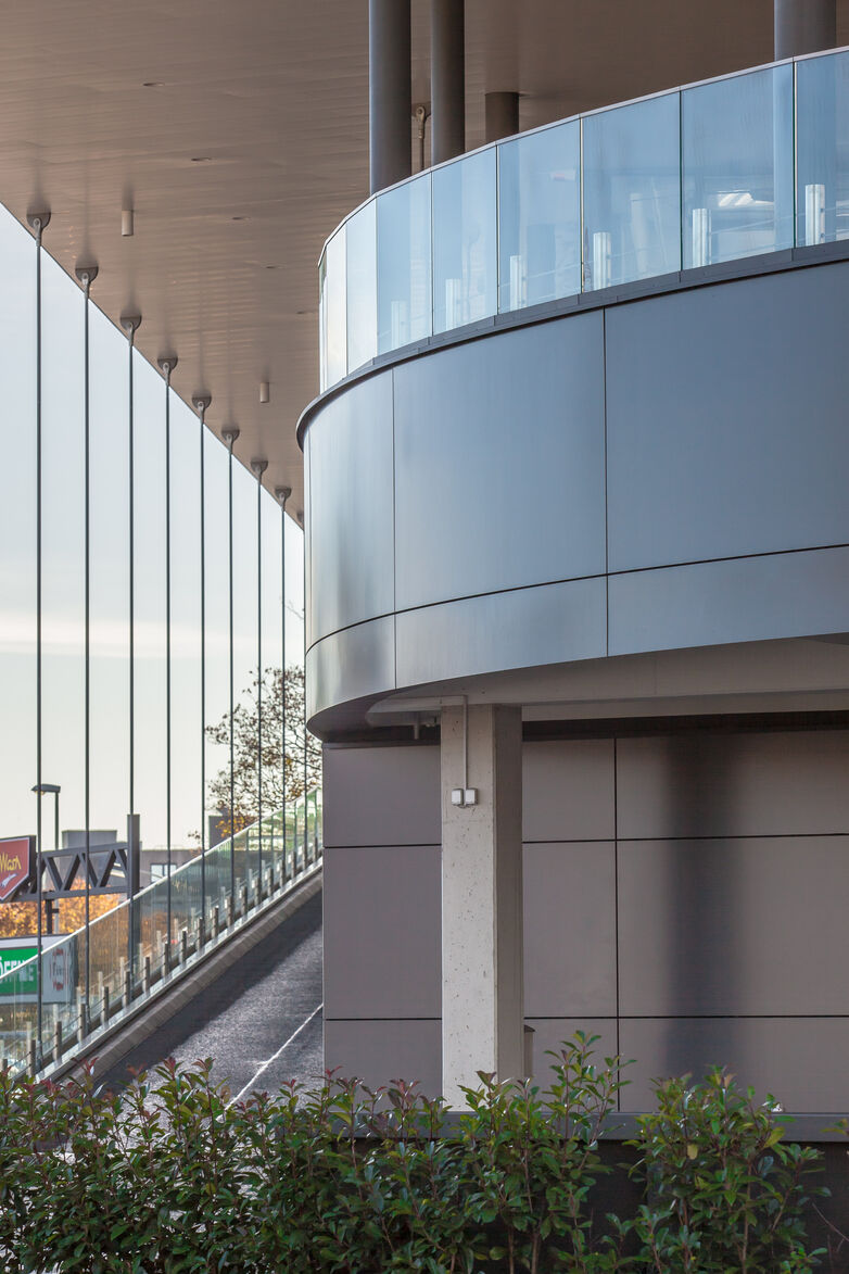 glasgelaender-gm railing double-ganzglasgelaender-firmengebaeude-bonn-werner neumann (5)