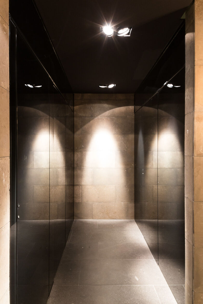 Flächenbündige Glas-Trennwand-Module