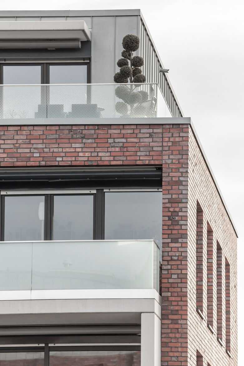 Gläserne Absturzsicherung am Balkon von Glas Marte