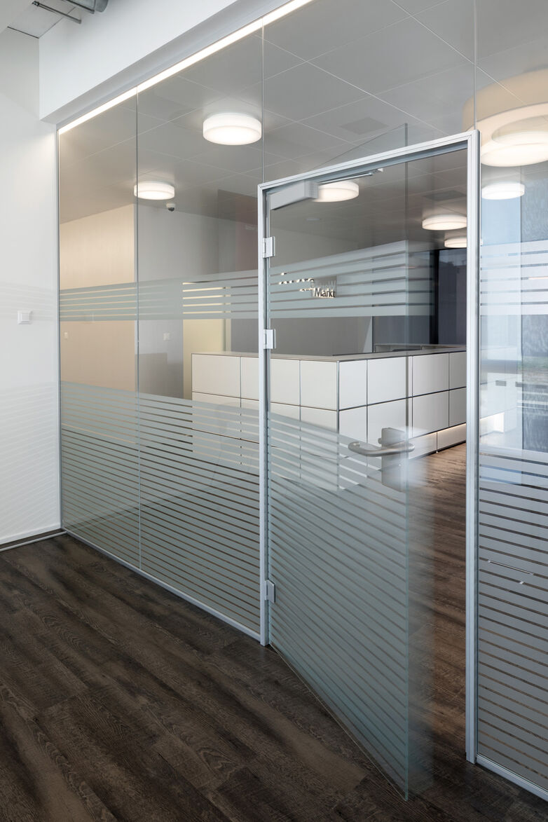 Glastür mit GM Zargenprofile Ärztehaus