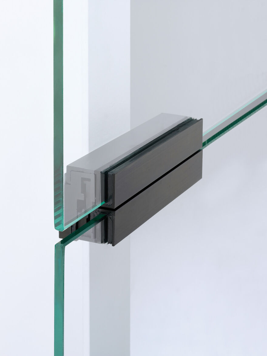 Glaskanten-Halter von Glas Marte Glaskanten-Halter von Glas Marte