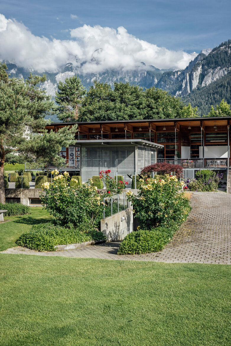 flachglas-gm lamimartex-metall im glas-golfplatz domat-domat ems-manuel paul(11)