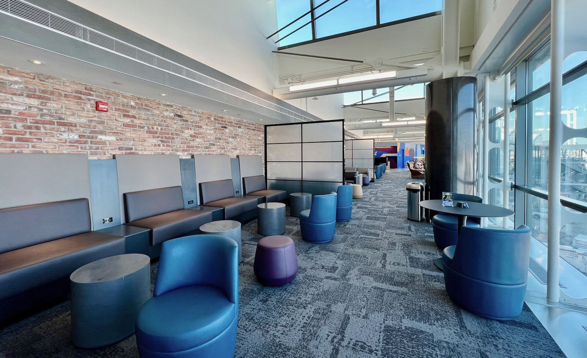 GM VSG LAMIMART United Airlines Lounge 