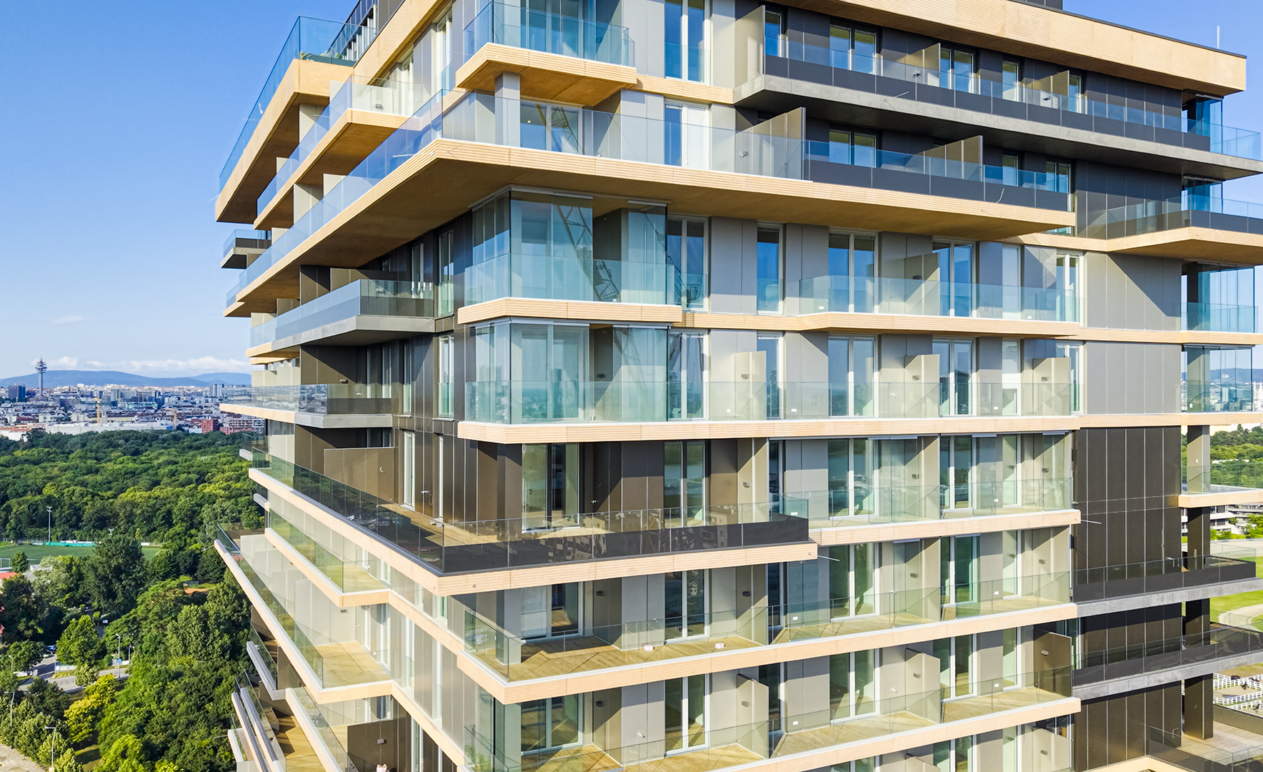 Glasgelaender-gmrailing-ineinemprofil-gruenblick-wien-bildszene (5)