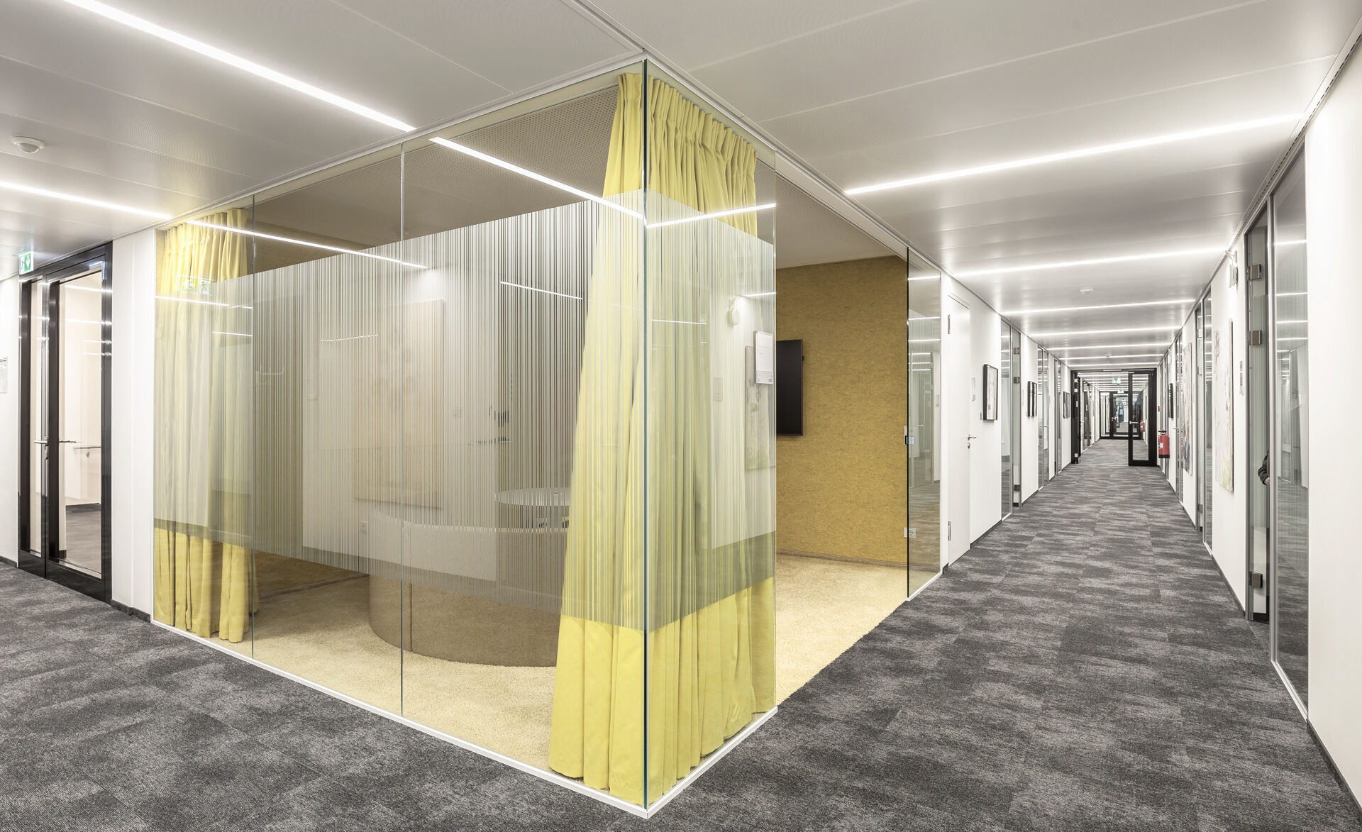 Glas-Trennwand mit geringer Bautiefe und schmaler Ansichtsbreite: GM ZARGENPROFILE von Glas Marte