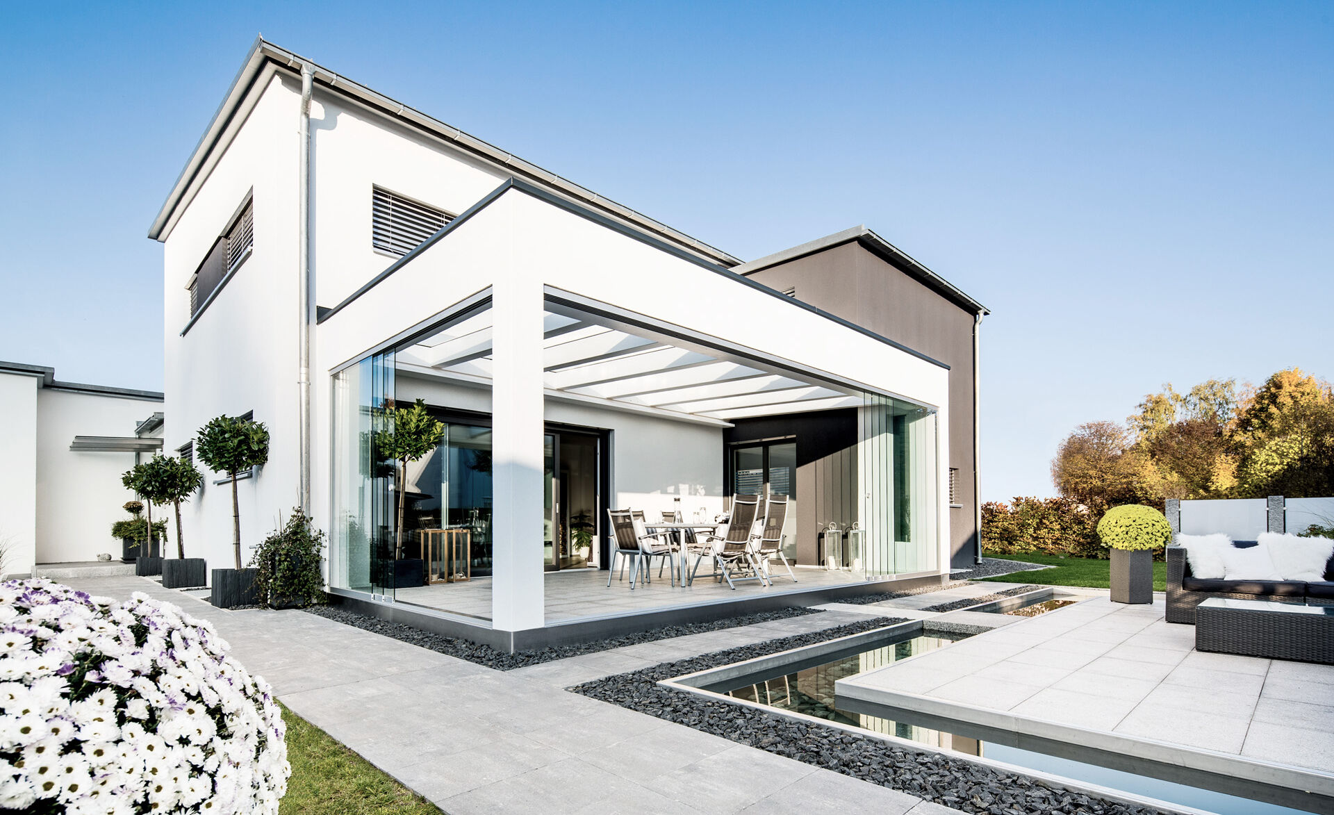 Terrasse mit Glas-Schiebetüren