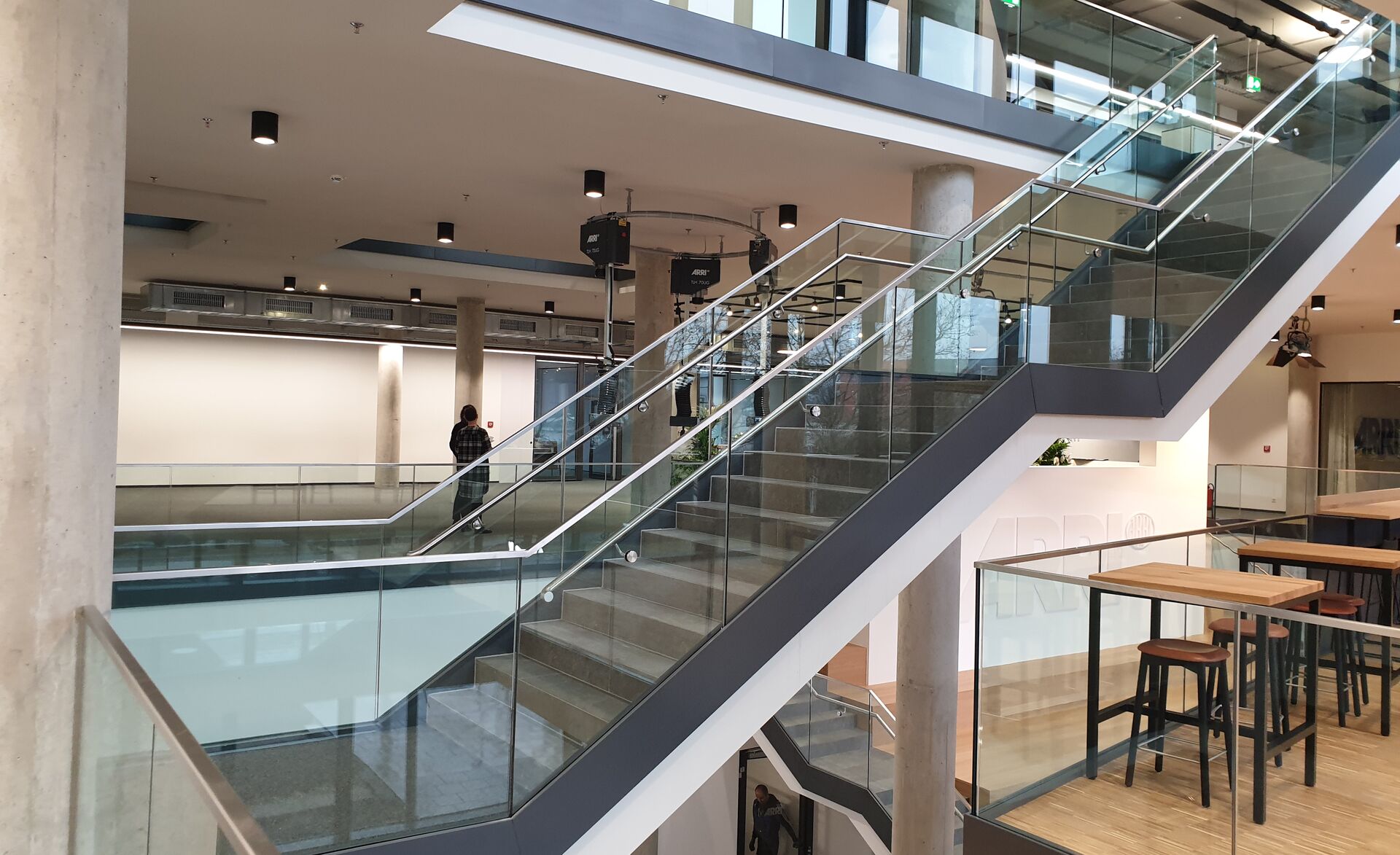 GM RAILING® UNI SOLO 20: Geschäftsgebäude ARRI München