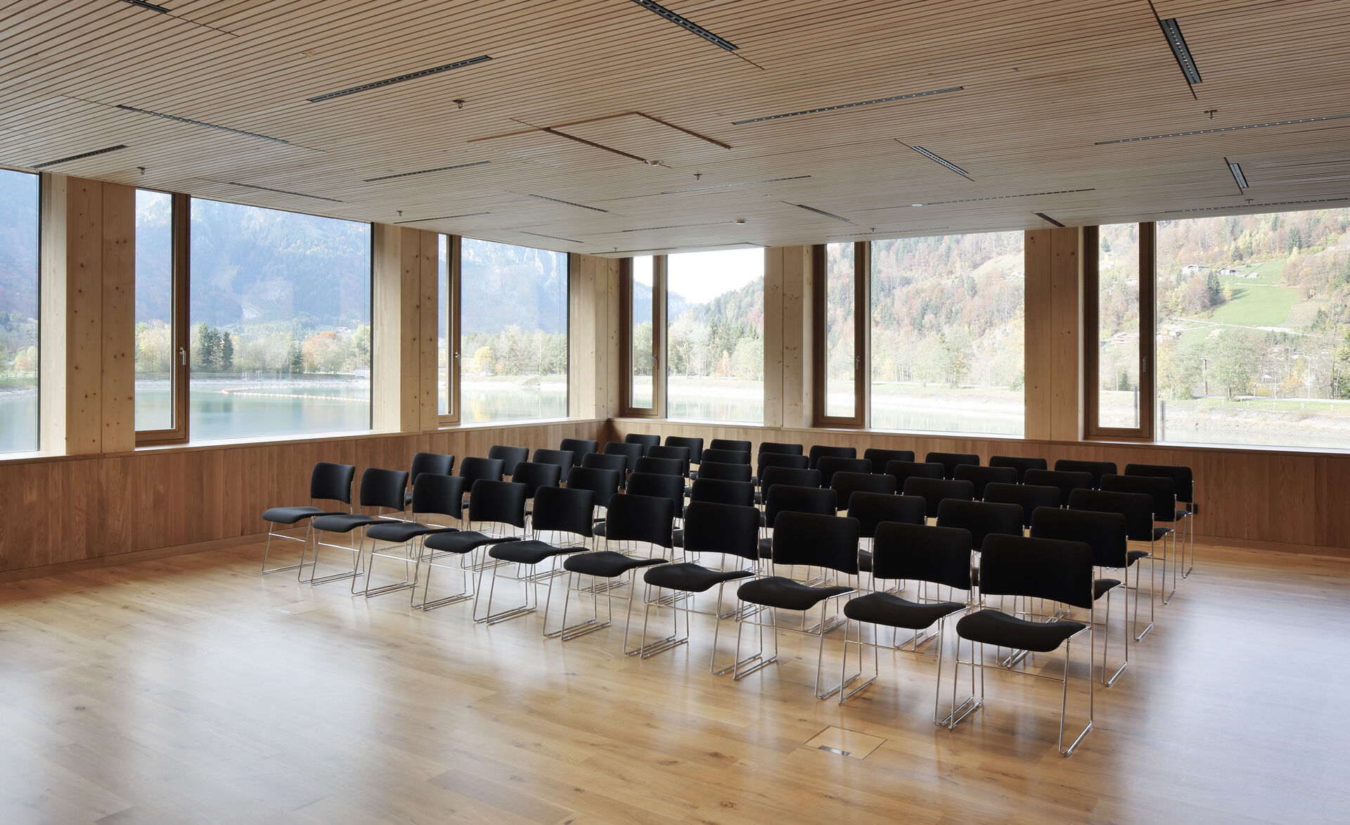 Konferenzraum mit Uniglas Isolierglas Illwerke