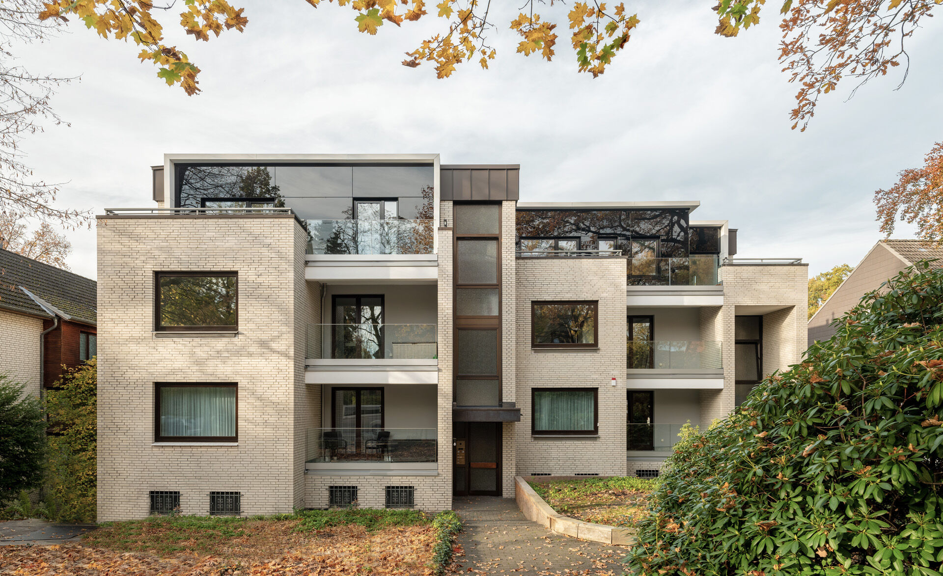 Balkone mit gläserner Absturzsicherung GM RAILING® UNI SOLO