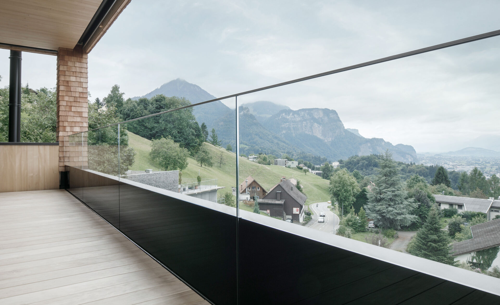 Mehrfamilienhaus mit GM Railing Front 