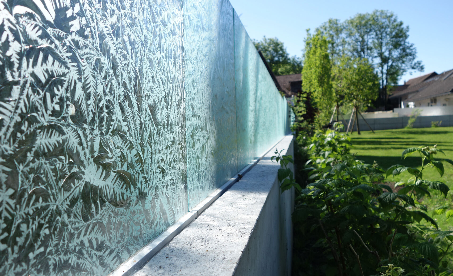 GM RAILING® FRONT: for a transparent increase in the height of the parapet
