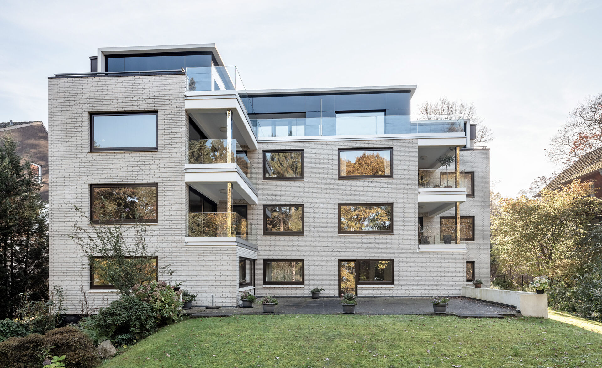 Mehrfamilienhaus mit GM RAILING® UNI SOLO in Hamburg-Wellingsbüttel