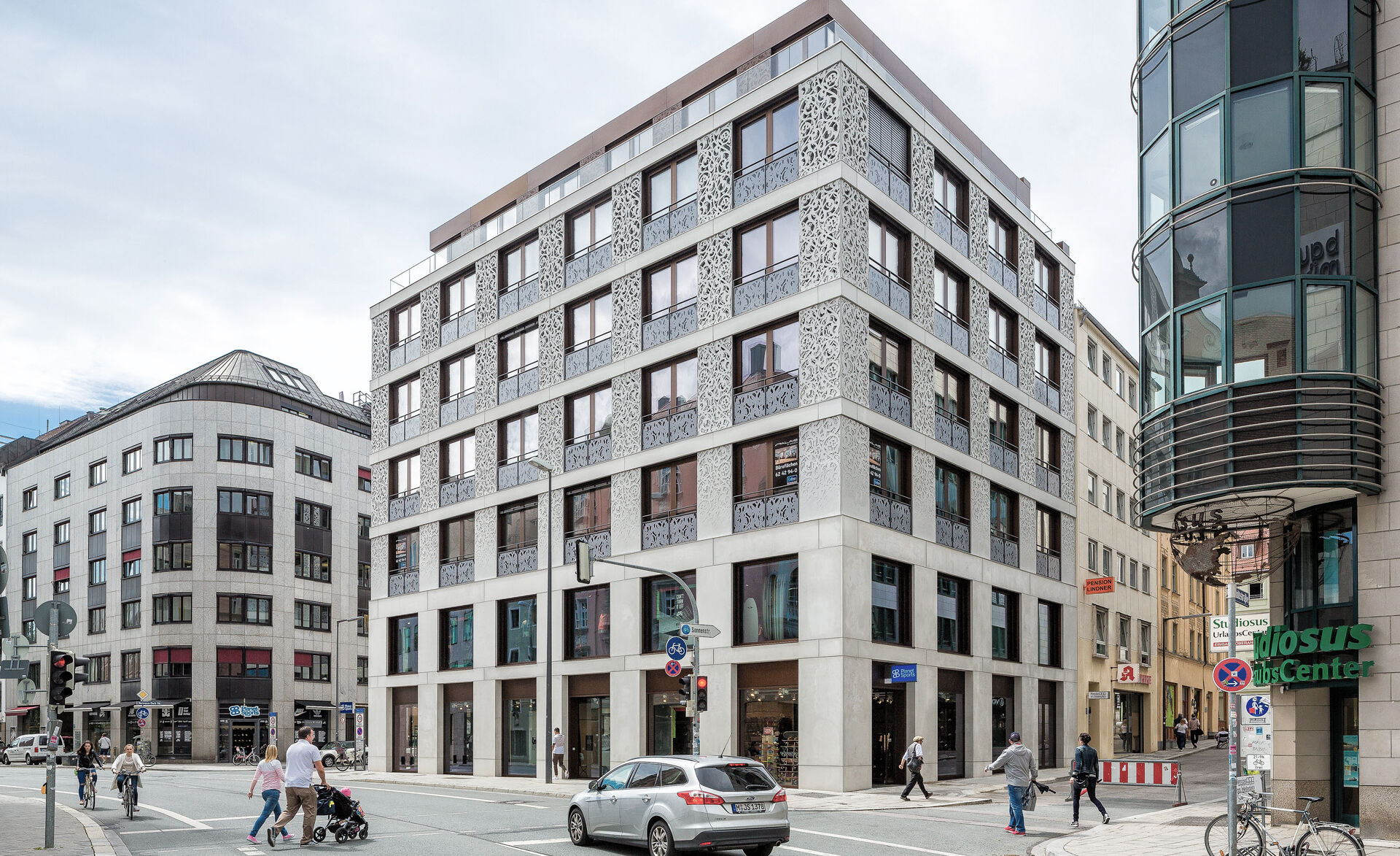 Bürogebäude mit GM Railing Uni Solo 