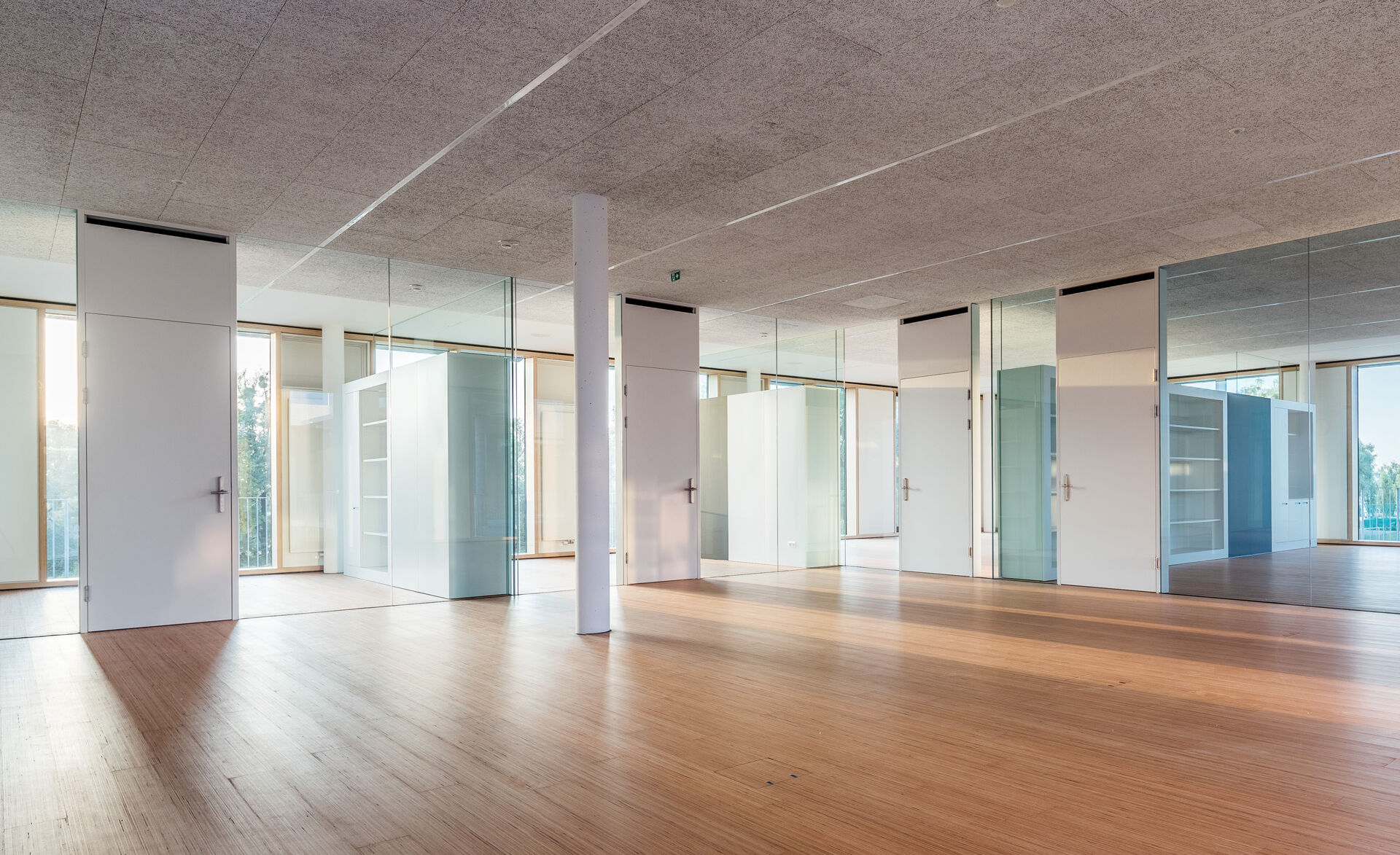 Glas-Trennwände und -Türen