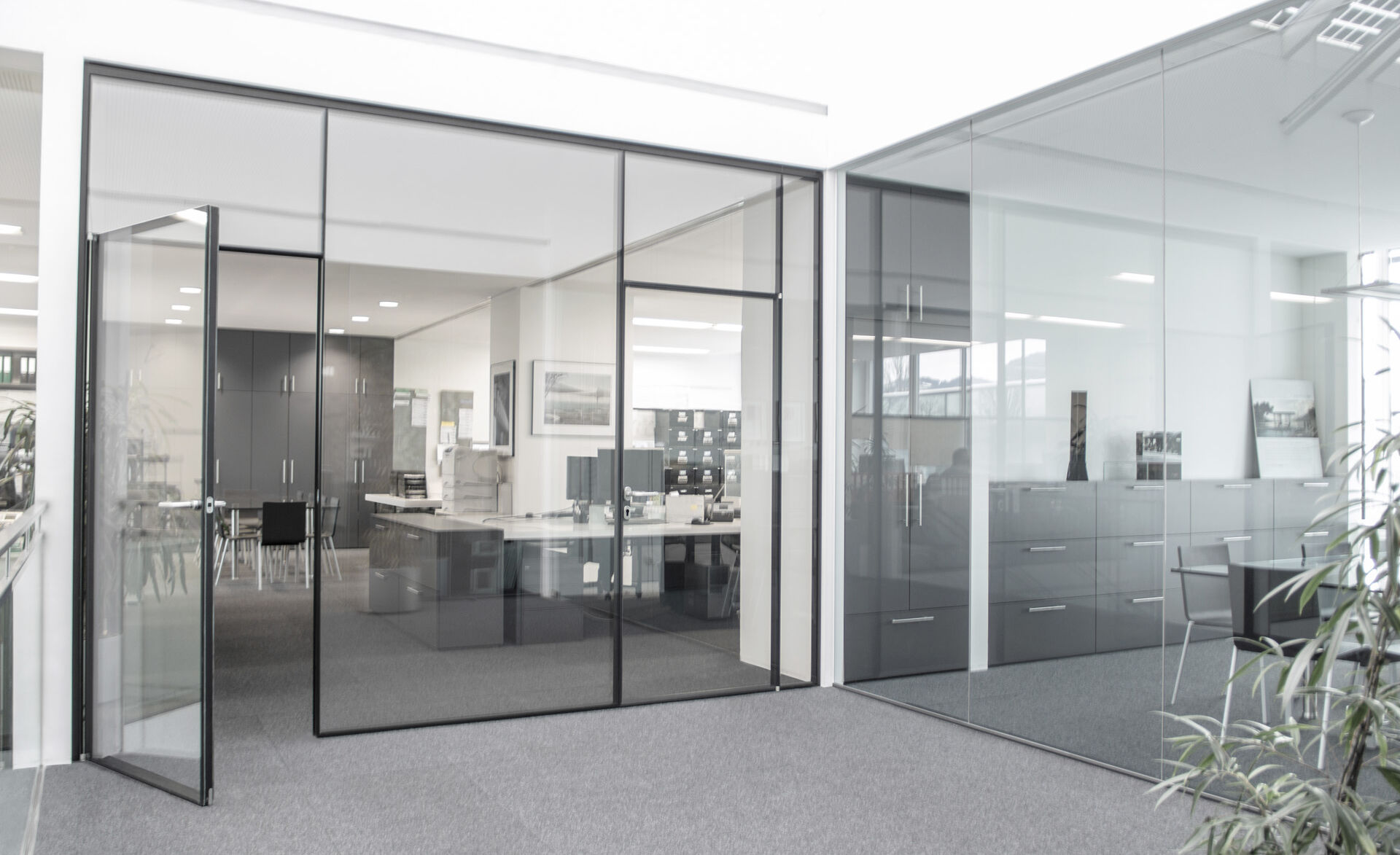 Büro mit GM Martition Light Glas Marte
