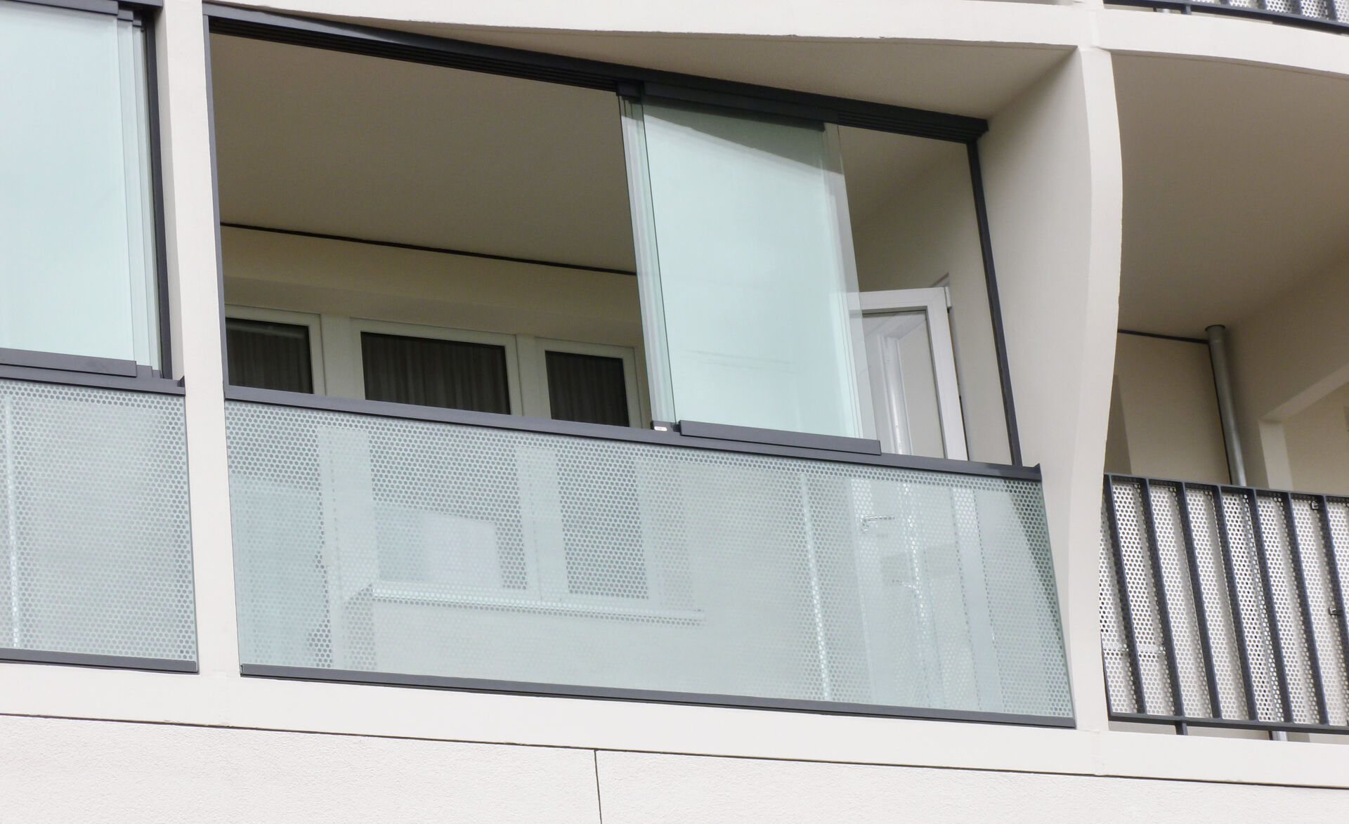 Balkon mit GM Toproll Parapet Magdeburg  Balkon mit GM Toproll Parapet Magdeburg