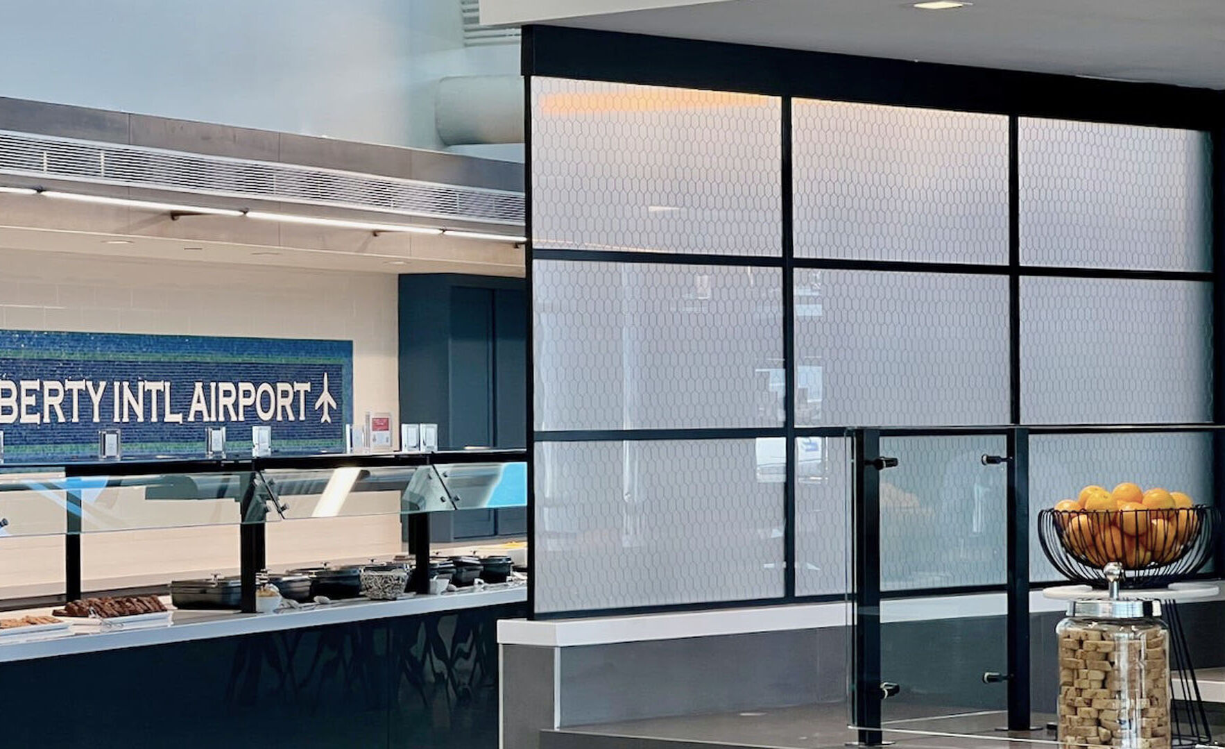 GM VSG LAMIMART United Airlines Lounge 