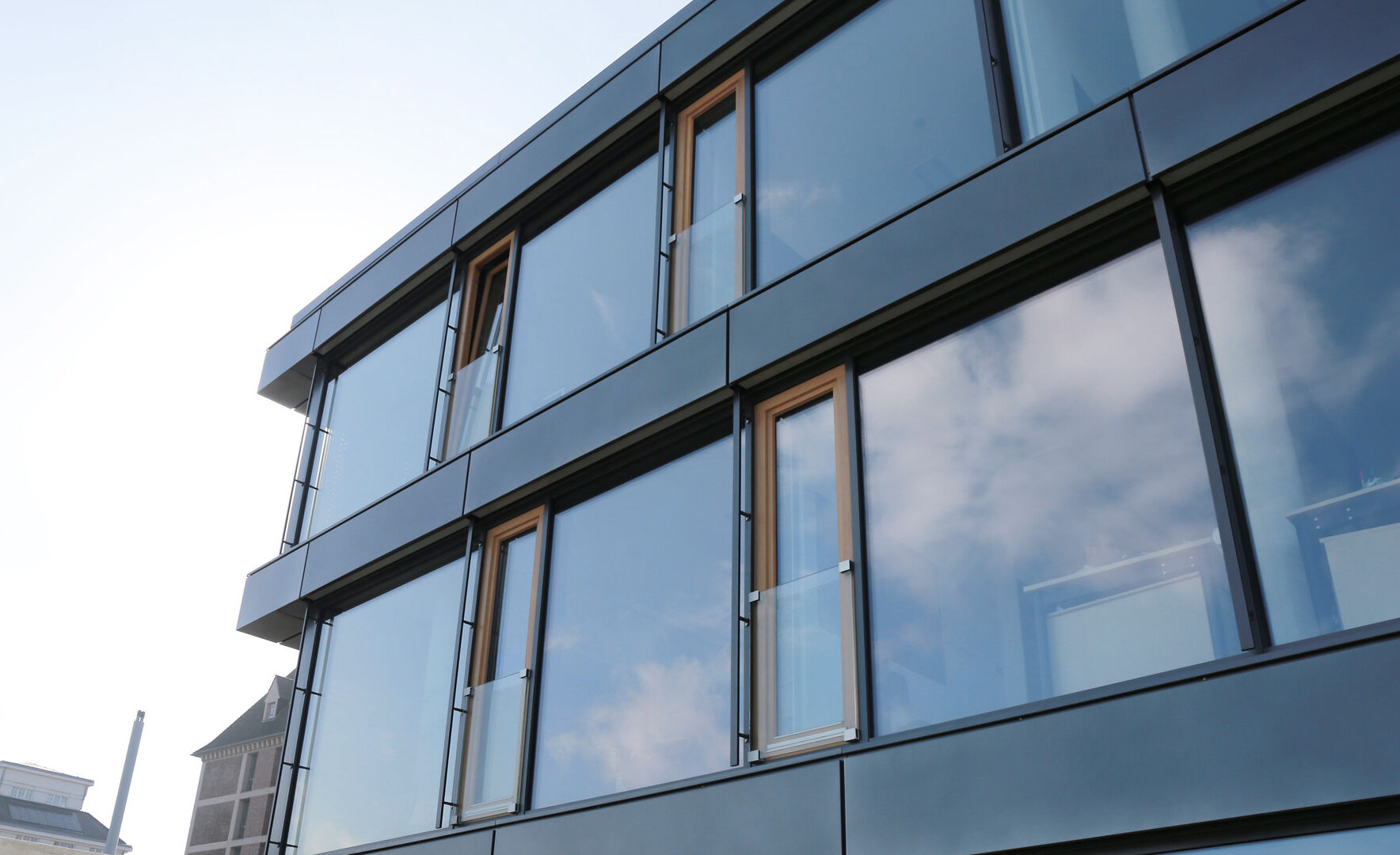 GM Windoorail frameless 