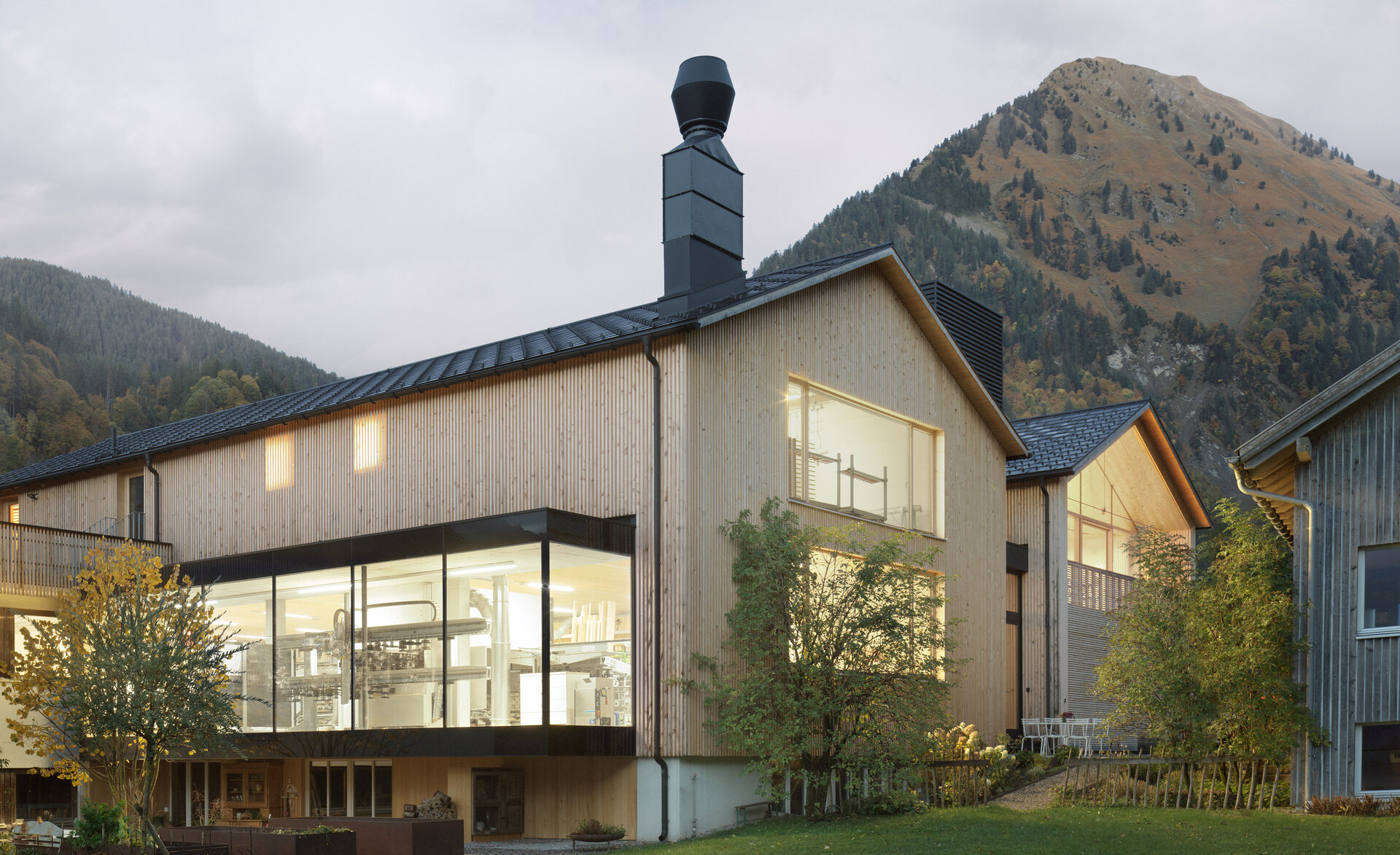 UNIGLAS® TOP, GM ZARGENPROFILE Geschäftsgebäude 