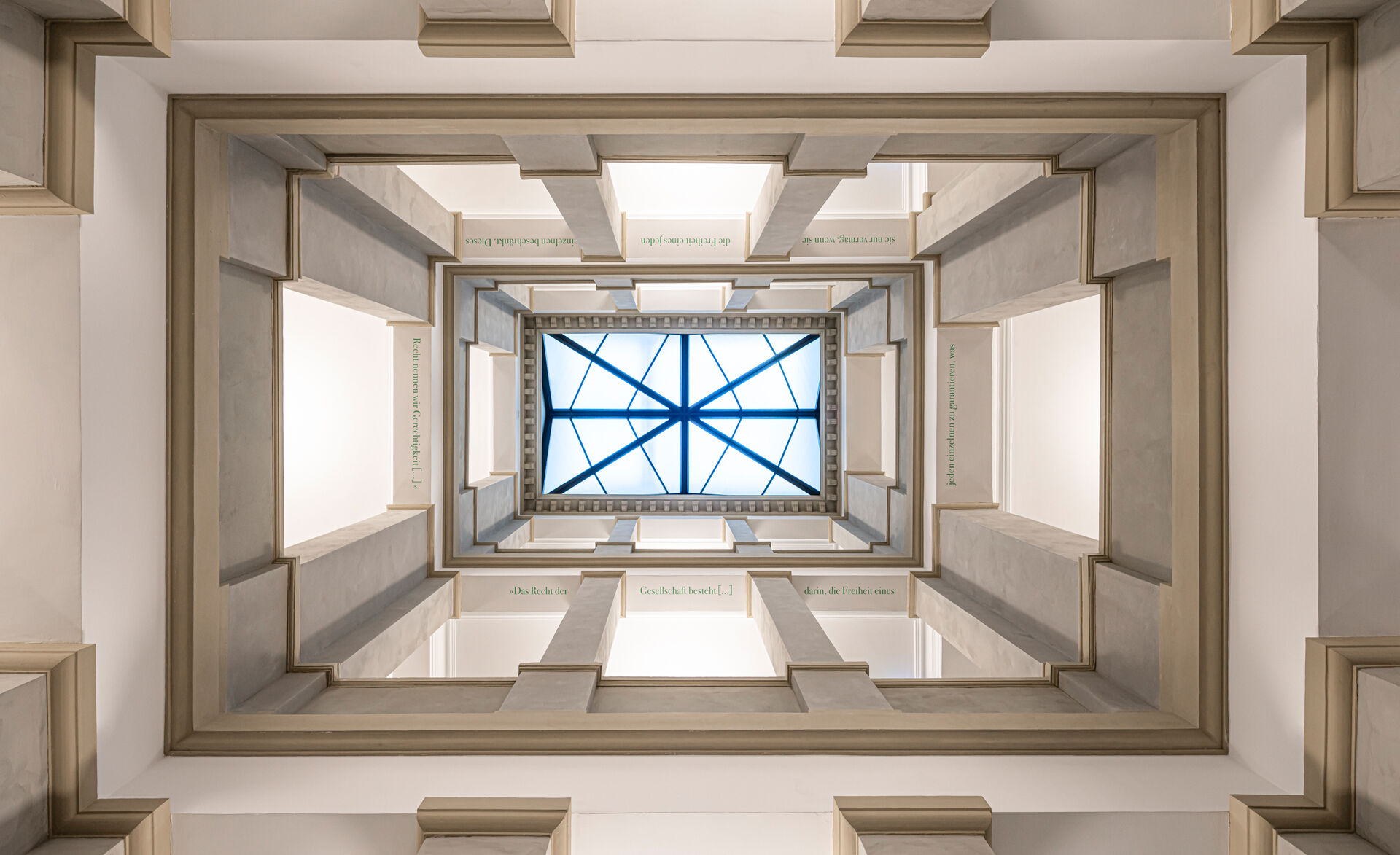 Flachglas-gmornamentglas-trennwaende-obergericht-chur-ingorasp  (3)