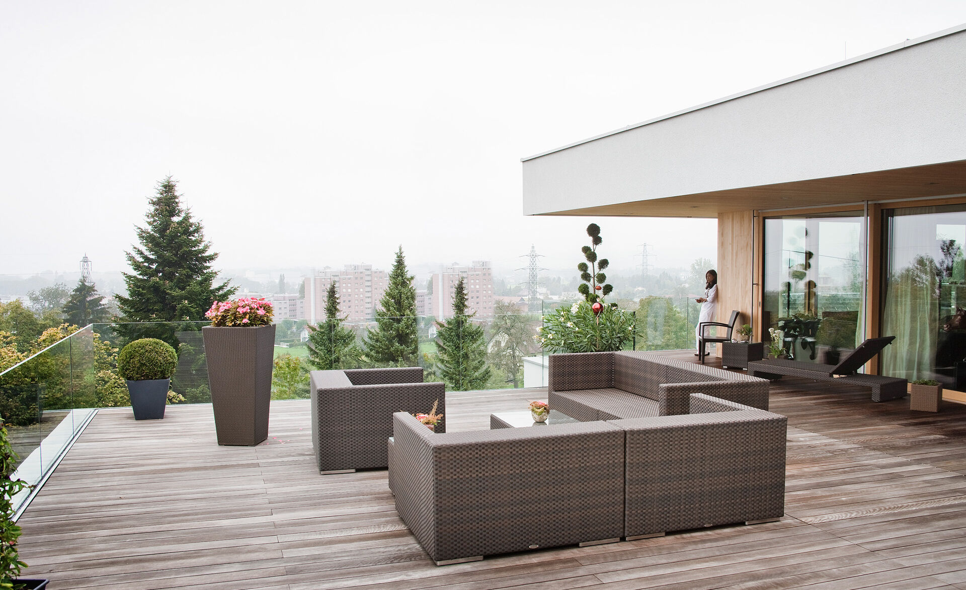 Terrasse mit gläserner Absturzsicherung