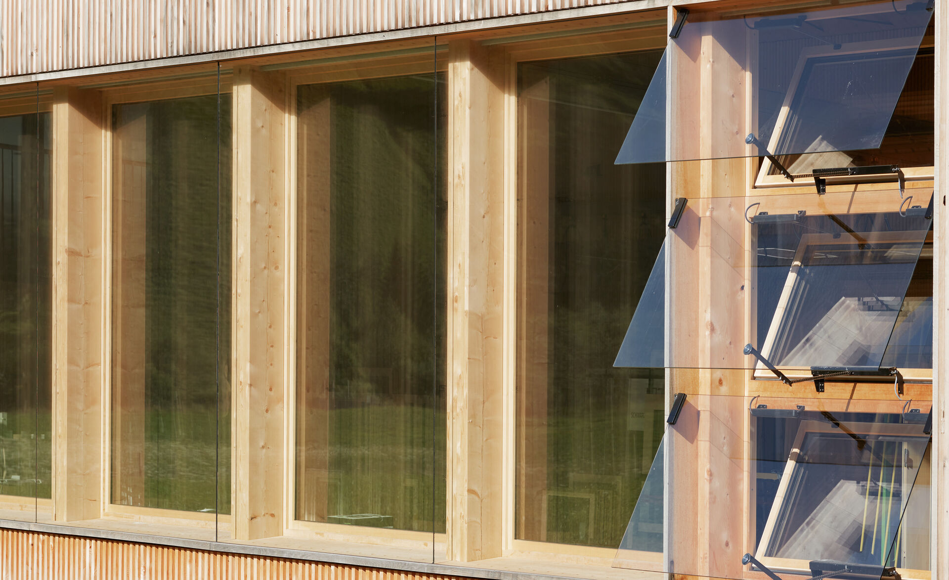 UNIGLAS® TOP, GM ZARGENPROFILE Geschäftsgebäude 