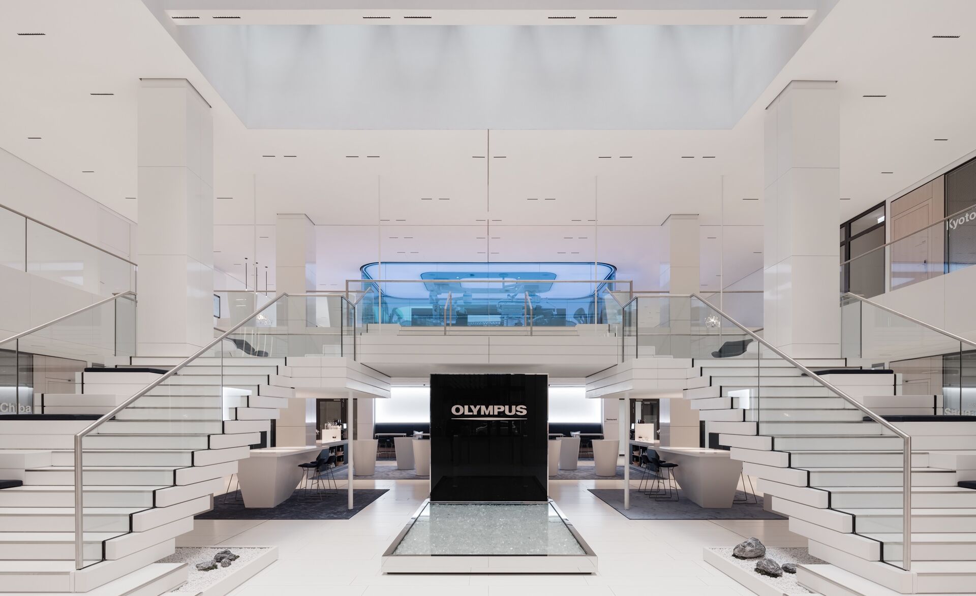 glasgelaender-gmrailing-ganzglasgelaender-olympus-hamburg-marcusbredt (1)