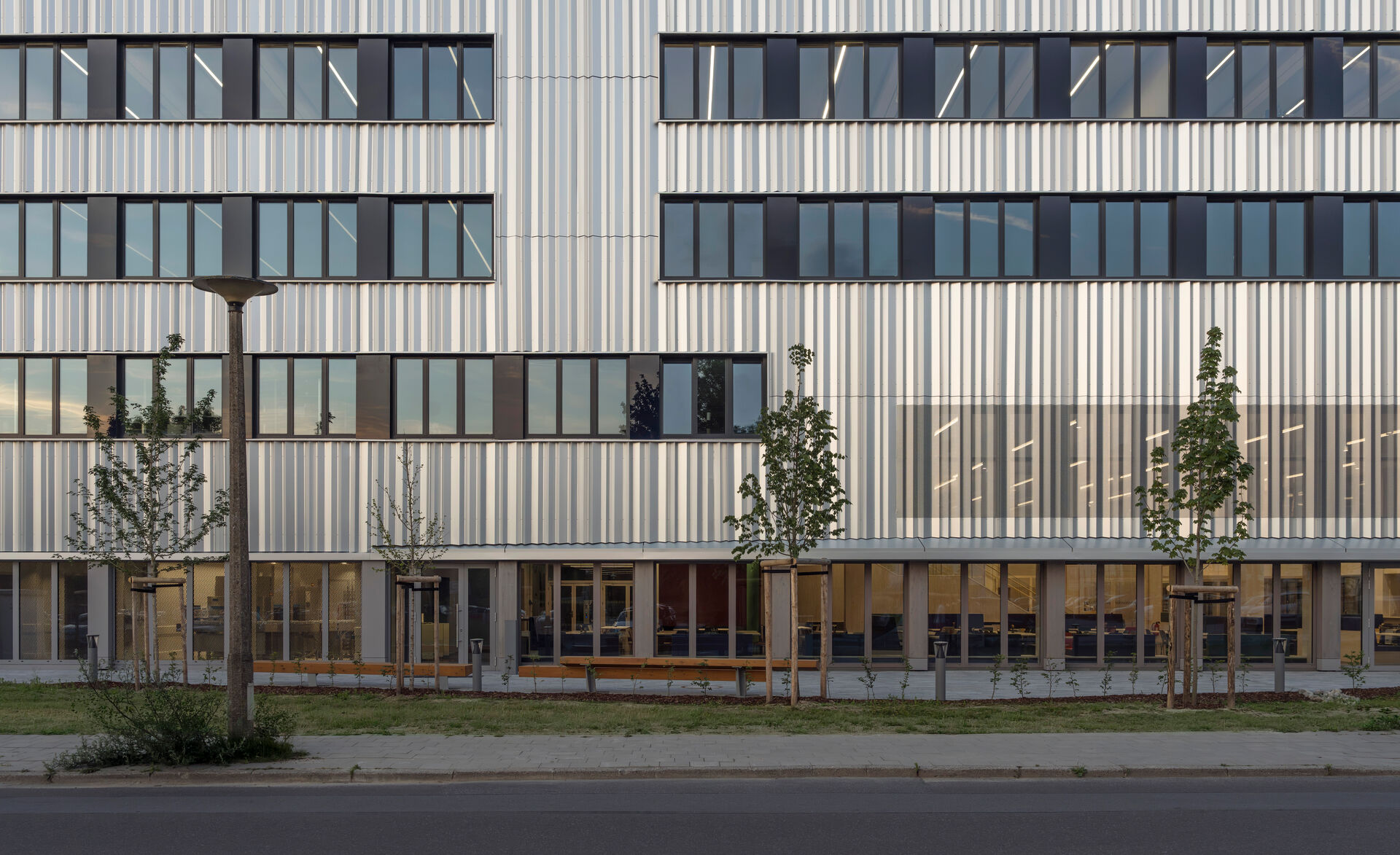 glasmarte-gmglassics-vorgehängtefassade-zollhochschule-rostock-janbitter (3)