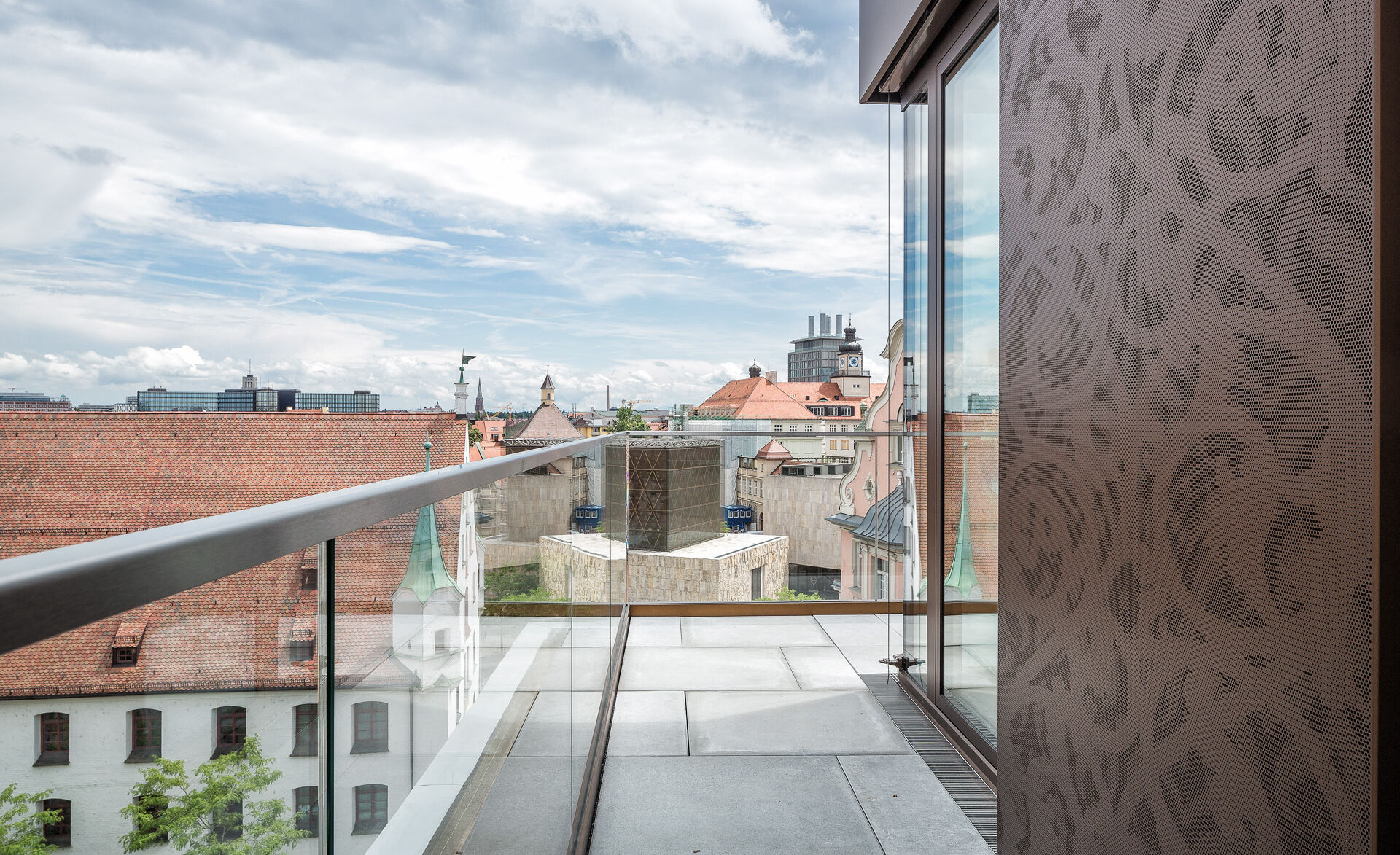 Balkon mit GM Railing Uni Solo Bürogebäude   Balkon mit GM Railing Uni Solo Bürogebäude