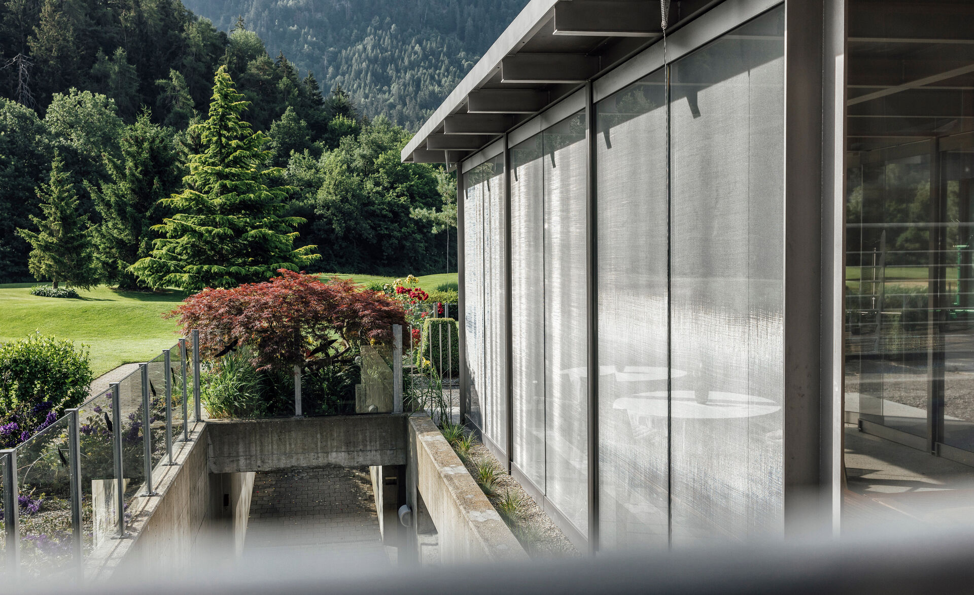 flachglas-gm lamimartex-metall im glas-golfplatz domat-domat ems-manuel paul(9)