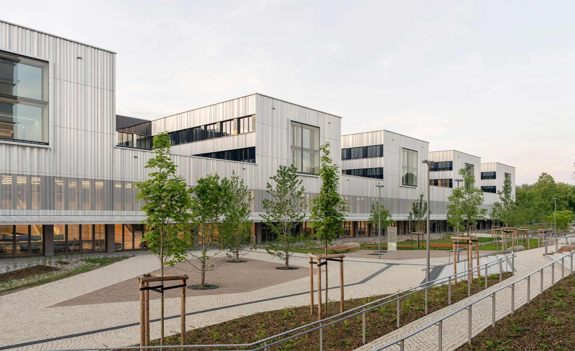 glasmarte-gmisobirdsense-vogelschutz-kastenfenster-zollhochschule-rostock-janbitter (1)