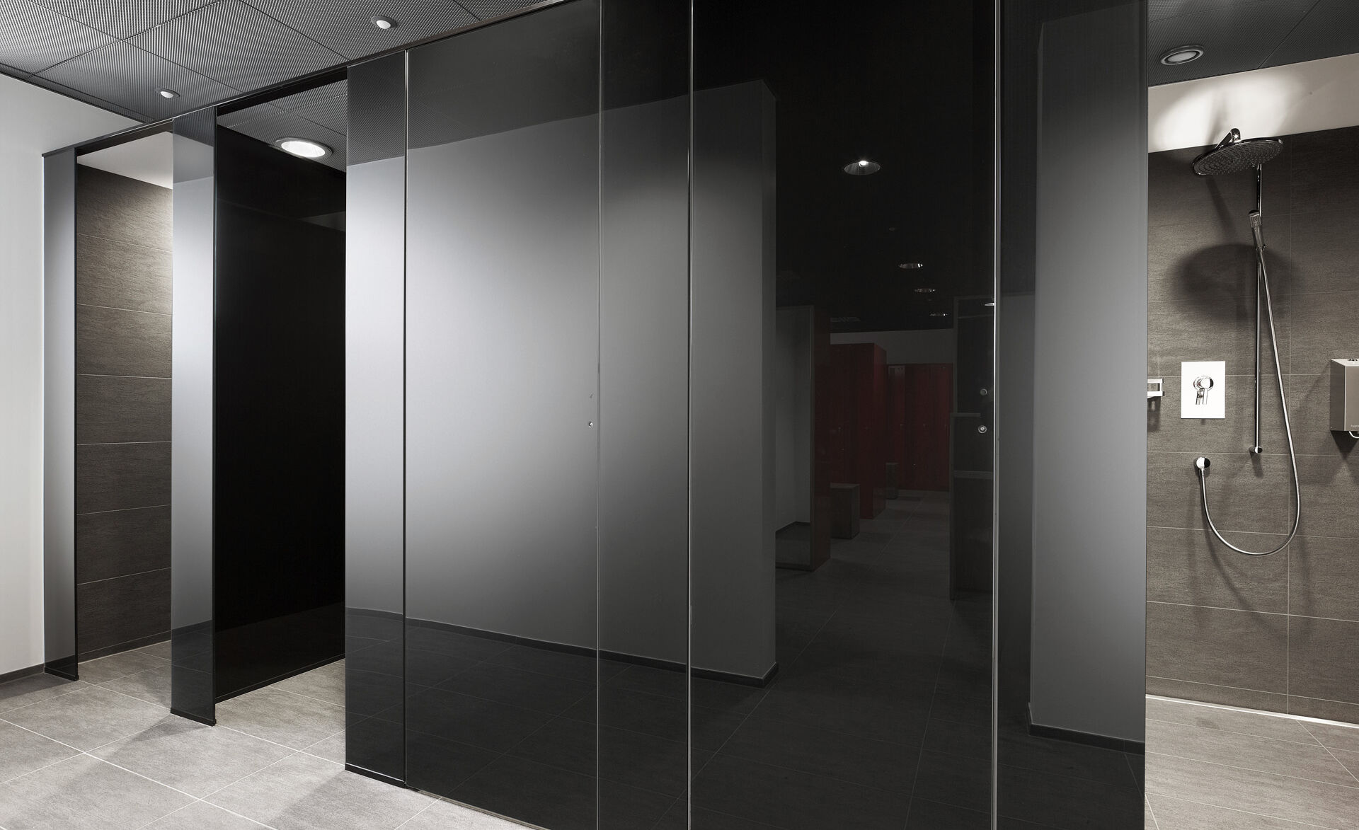 Flächenbündige Glasfront