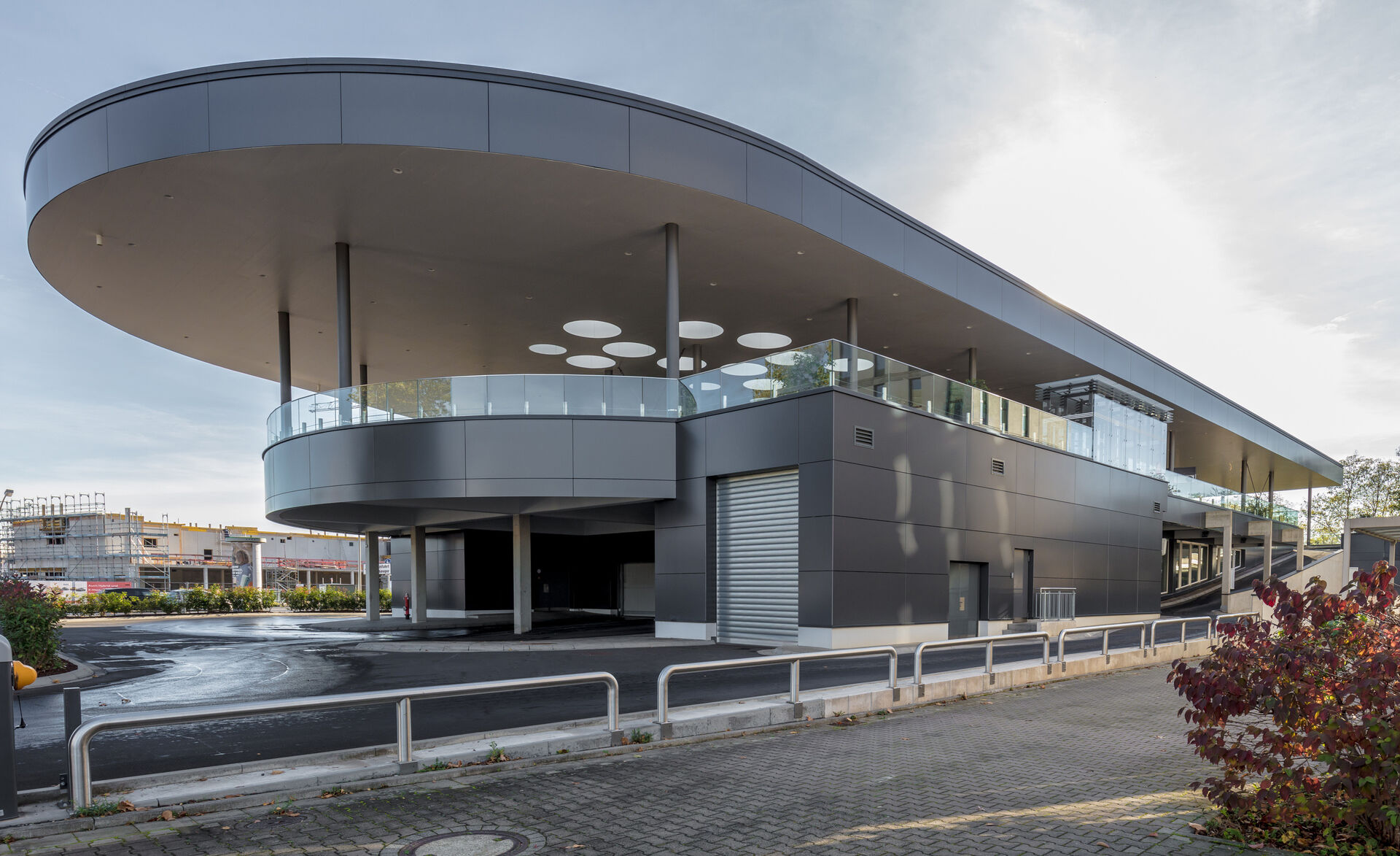 glasgelaender-gm railing double-ganzglasgelaender-firmengebaeude-bonn-werner neumann (16)