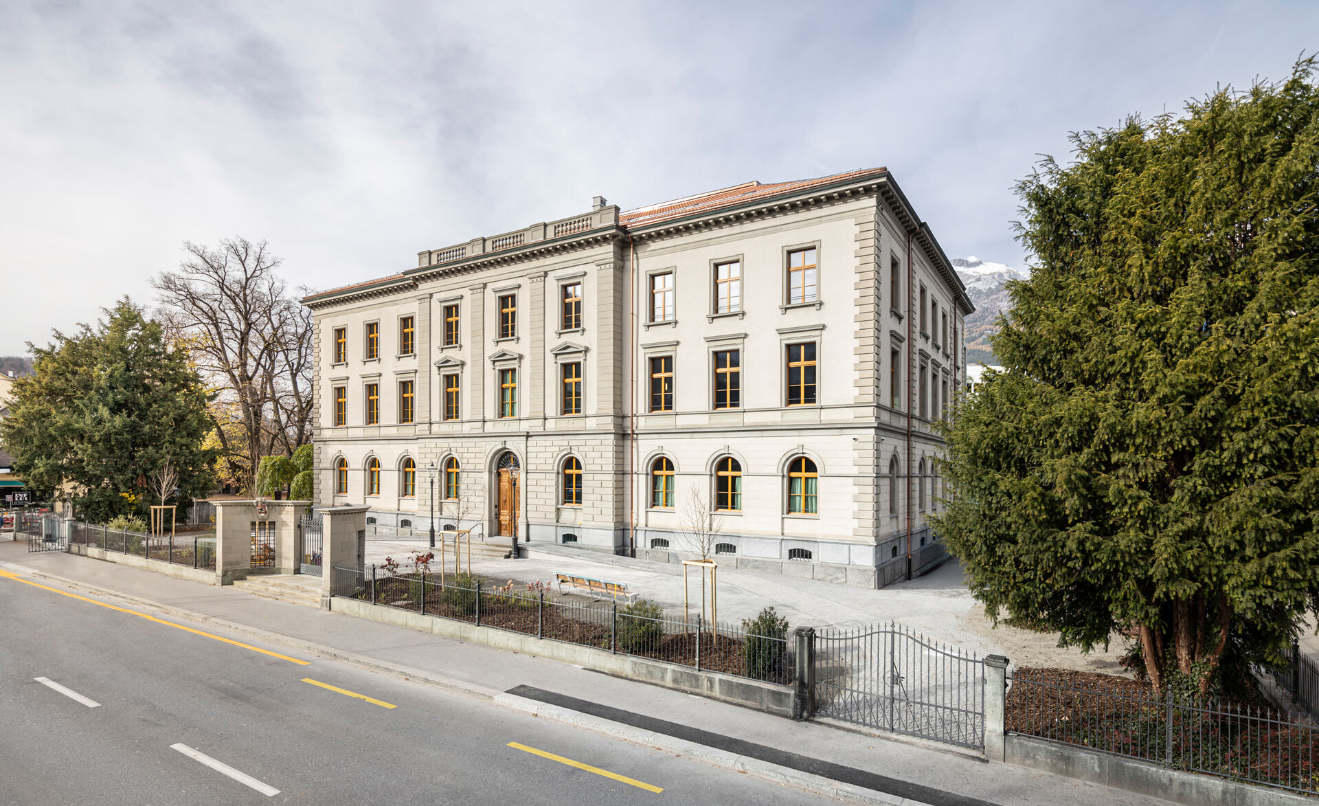 uniglas-isolierglas-safe-durchschusshemmend-obergericht-chur-ingorasp (2)