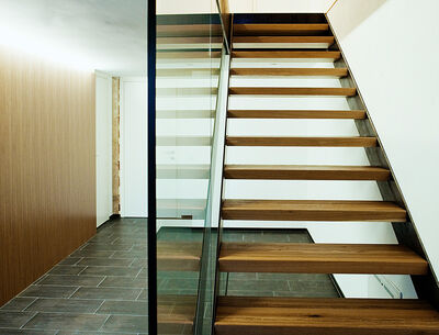 GM TVG Securmart Holztreppe mit Glasgeländer